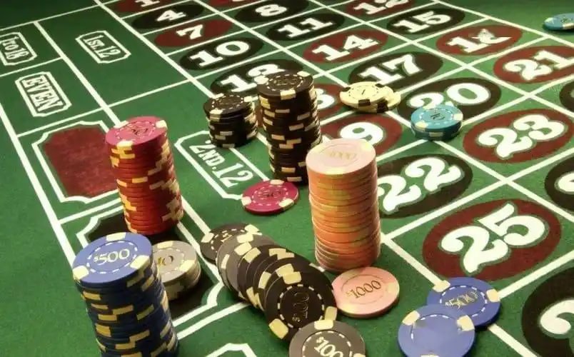 Visualisasi komitmen nilai responsible gaming dengan simbol dan tema edukatif